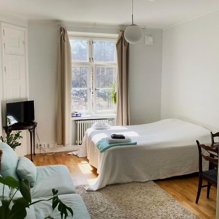 Bright One-Room Studio In The Heart Of Kallio เฮลซิงกิ ภายนอก รูปภาพ