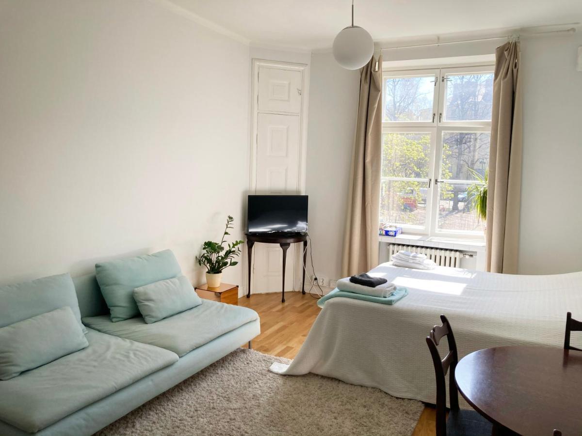 Bright One-Room Studio In The Heart Of Kallio เฮลซิงกิ ภายนอก รูปภาพ